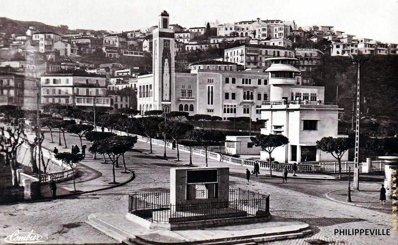 Philippeville - Vue generale - Hotel de Ville.jpg